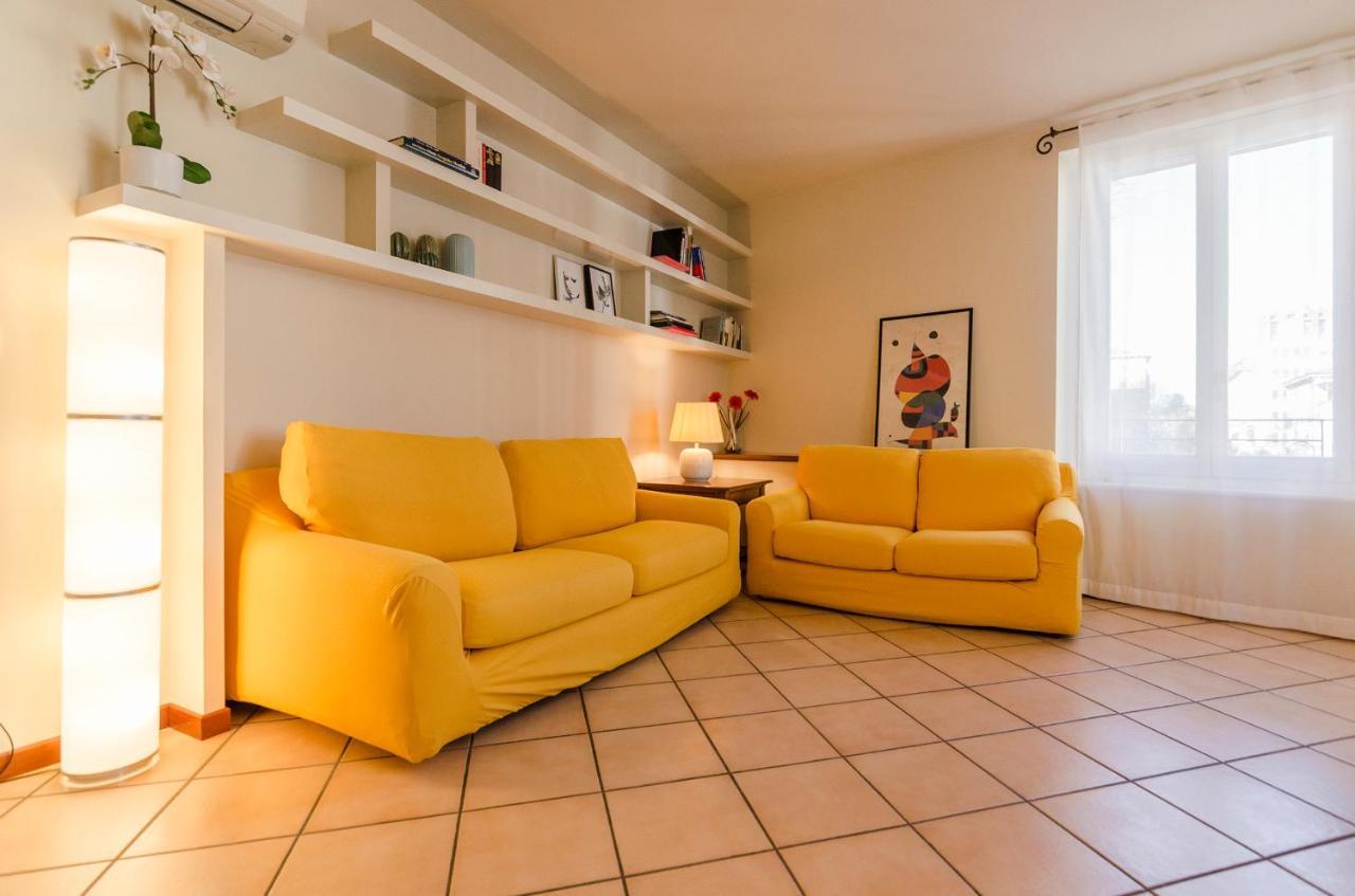 Flat 13: Elegante E Luminoso Con Terrazzo Privato Apartment Болоня Екстериор снимка