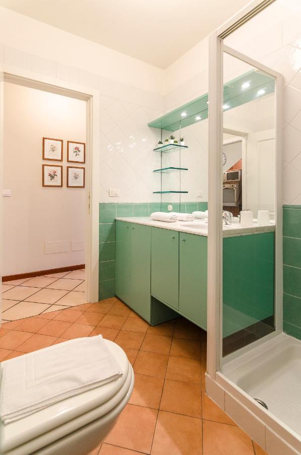 Flat 13: Elegante E Luminoso Con Terrazzo Privato Apartment Болоня Екстериор снимка