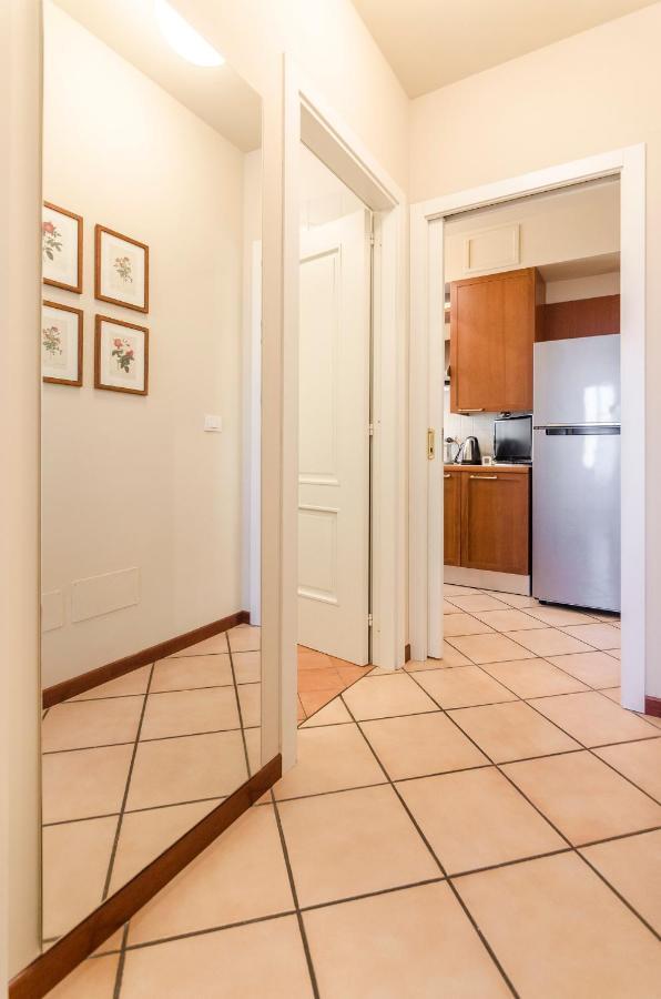 Flat 13: Elegante E Luminoso Con Terrazzo Privato Apartment Болоня Екстериор снимка