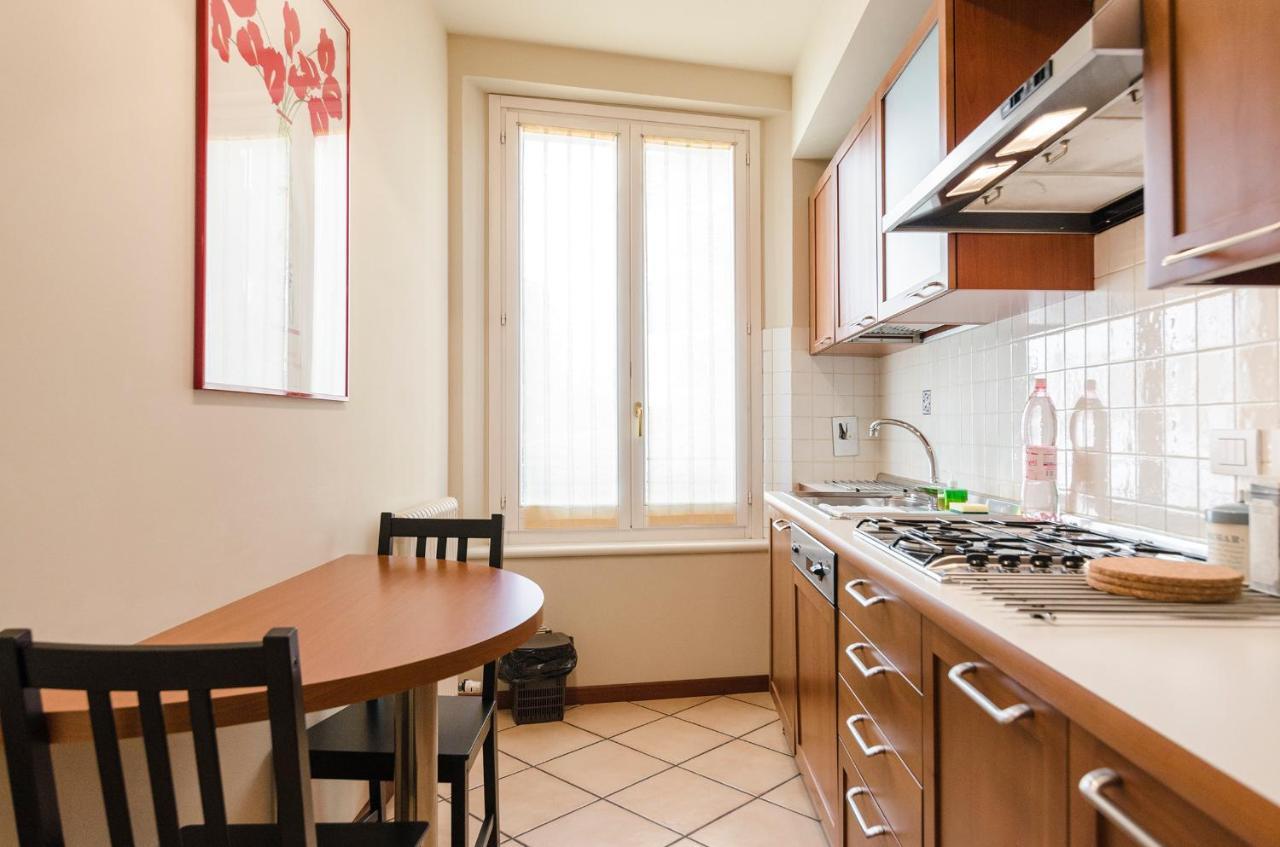 Flat 13: Elegante E Luminoso Con Terrazzo Privato Apartment Болоня Екстериор снимка