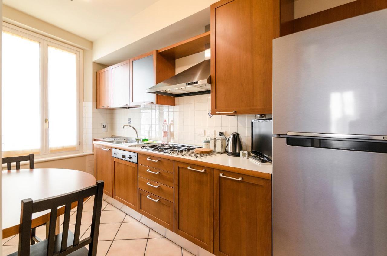 Flat 13: Elegante E Luminoso Con Terrazzo Privato Apartment Болоня Екстериор снимка